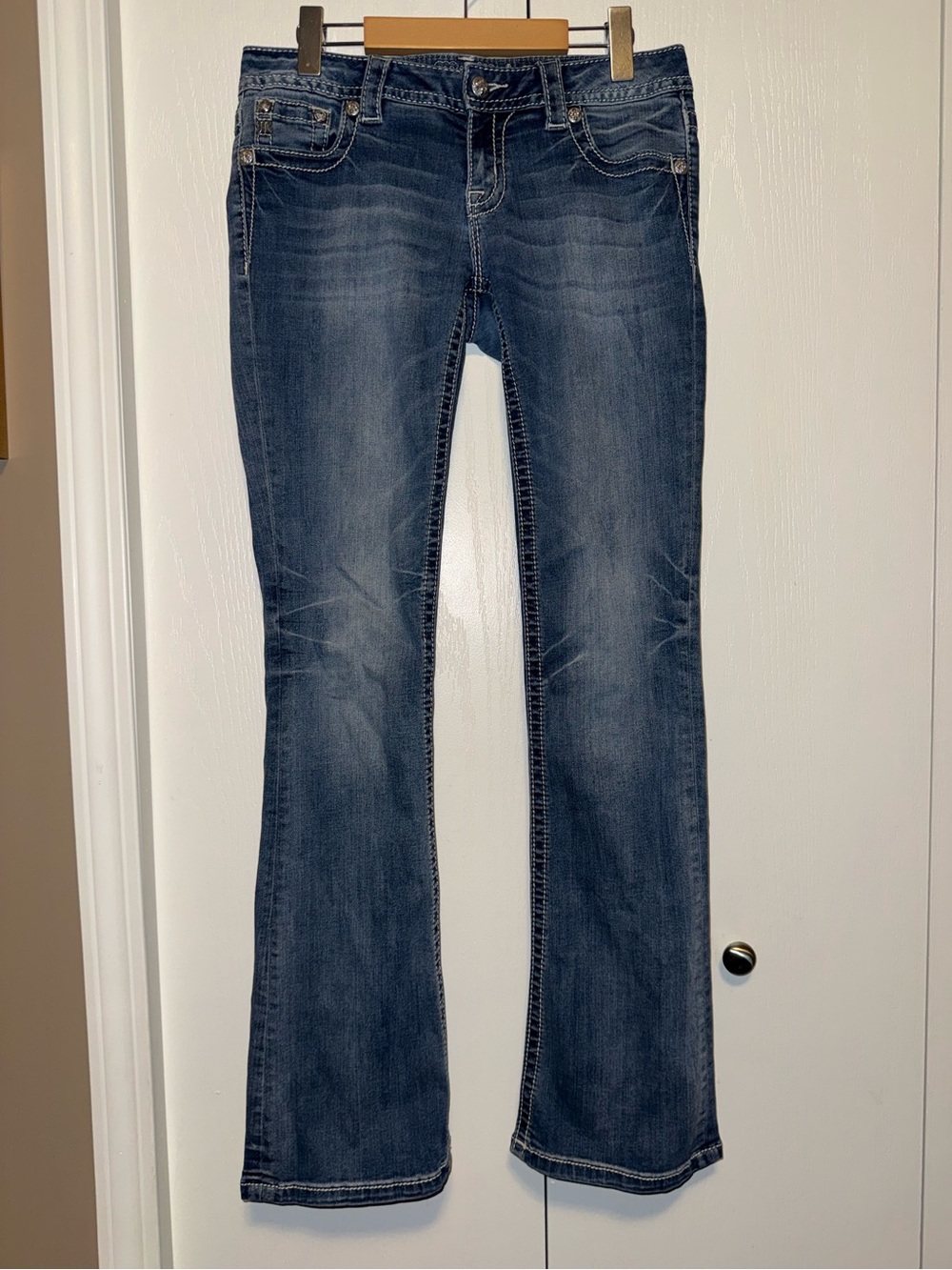MISS ME SIGNATURE RISE MEDIUM WASH BOOT CUT DENIM